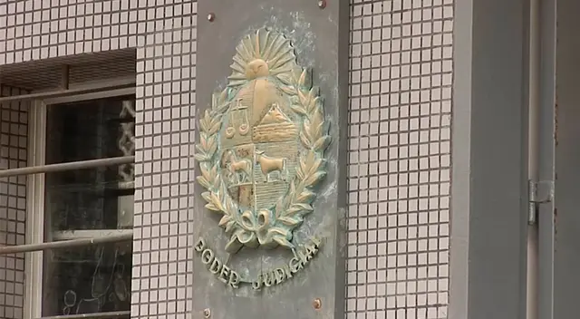 La Justicia Letrada de 3er Turno de Ciudad de la Costa imputó dos delitos de abuso sexual al sujeto.