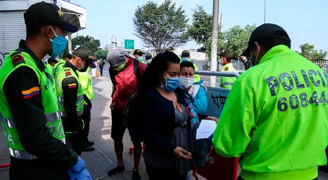 La policía se encarga de hacer cumplir la cuarentena en Colombia. La policía se encarga de hacer cumplir la cuarentena en Colombia.