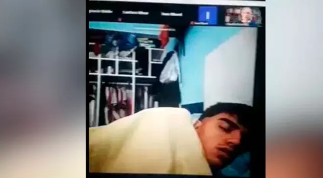 El profesor fue quien mostró su indignación por ver a su alumno dormido. El profesor fue quien mostró su indignación por ver a su alumno dormido.