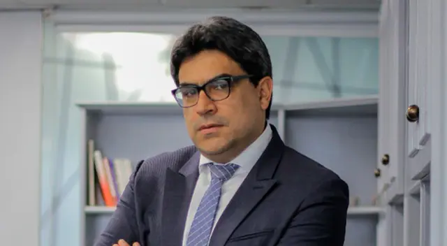 Martín Benavides, ministro de Educación. Martín Benavides, ministro de Educación.