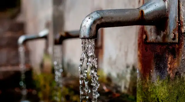 Descubrieron pequeños rastros de coronavirus en agua no potable.