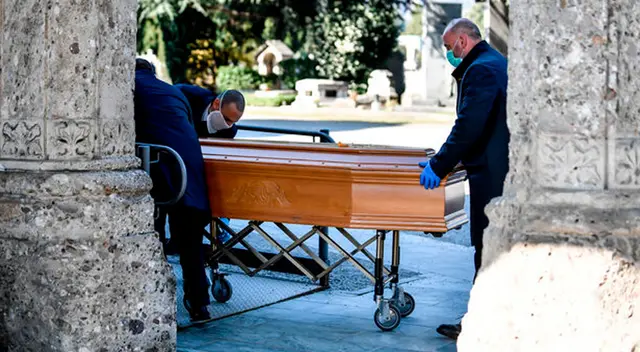 Las funerarias se encuentran abarrotadas en Nueva York.