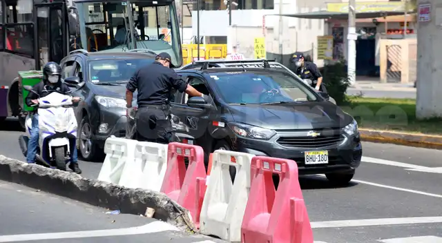 Mientras aquellos de matrícula par lo pueden hacer martes, jueves y sábado. Foto: Edgar Rivadeneyra