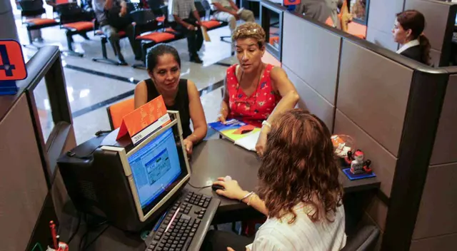 El Gobierno peruano autorizó a los trabajadores a retirar 2 mil soles de su fondo privado de pensiones, para combatir el impacto económico del coronavirus. El Gobierno peruano autorizó a los trabajadores a retirar 2 mil soles de su fondo privado de pensiones, para combatir el impacto económico del coronavirus.