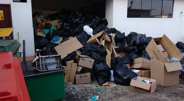 Condiciones insalubres en hospital de Huaycán. Condiciones insalubres en hospital de Huaycán.