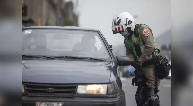 ¿Trabajadores de servicios esenciales podrán usar pase laboral vehicular?