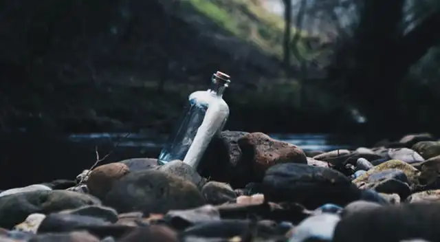 Historia del mensaje en la botella ha dado la vuelta al mundo.