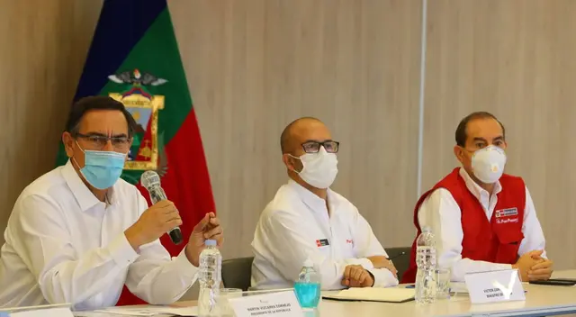 En Moquegua, el presidente Martín Vizcarra con ministros de Salud y Defensa.