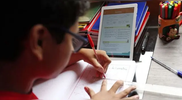 Alumnos de los colegios estatales ya empezaron las clases con Aprendo en Casa.