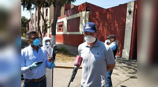 Alcalde de La Victoria, Goerge Forsyth destacó salió de la ceremonia emeocionalmente conmovido por la muerte un efectivo policial por Covid-19.