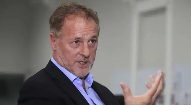 Jorge Muñoz pide al presidente Vizcarra extender el aislamiento social. Jorge Muñoz pide al presidente Vizcarra extender el aislamiento social.