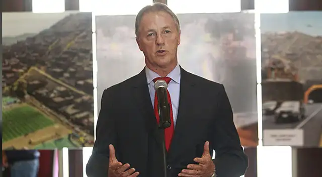 Jorge Muñoz pide al presidente Vizcarra extender el aislamiento social. Jorge Muñoz pide al presidente Vizcarra extender el aislamiento social.