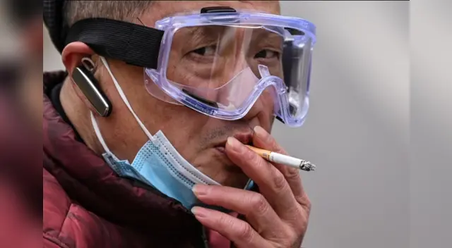 La nicotina altera los pulmones y puede producir enfermedades como el cáncer o accidentes cardíacos. La nicotina altera los pulmones y puede producir enfermedades como el cáncer o accidentes cardíacos.