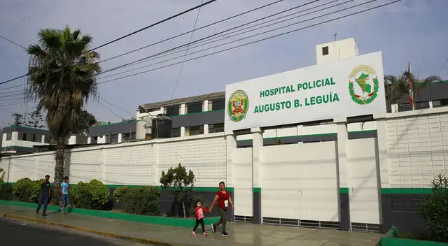 Policías esperando atención ante síntomas de COVID-19. Policías esperando atención ante síntomas de COVID-19.