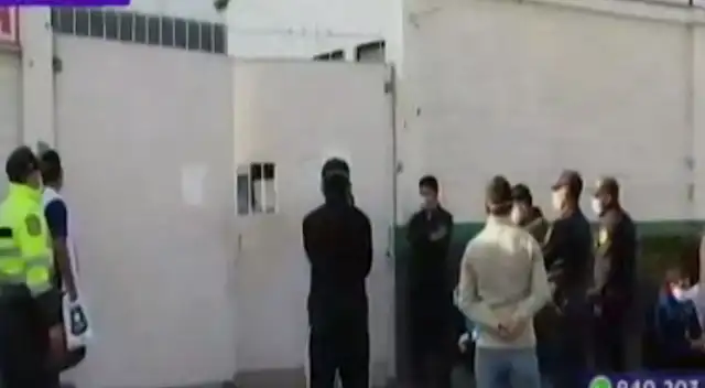 Policías esperando atención ante síntomas de COVID-19. Policías esperando atención ante síntomas de COVID-19.