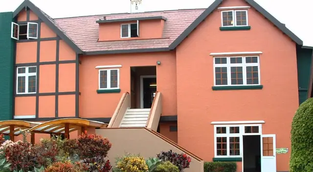 Colegio de mujeres en San Miguel.