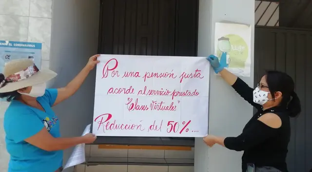Padres de familia realizan protesta en Comas. Padres de familia realizan protesta en Comas.