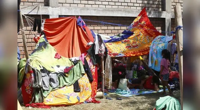 Ciudadanos de la selva pernoctan hacinados en las inmediaciones del Grupo Aereo N° 8.