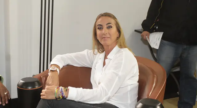 Natalia Málaga sentada