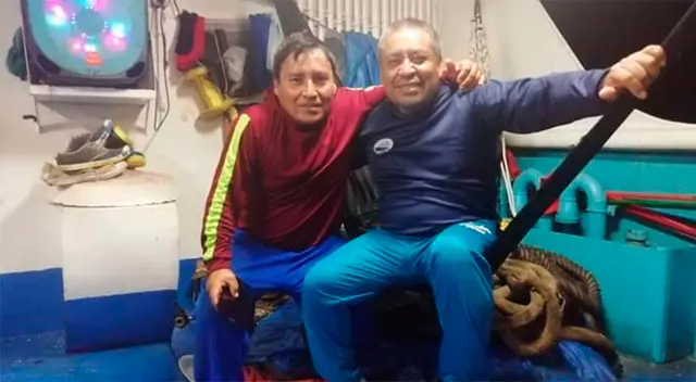 Los fuertes vientos originaron el naufragio. Los fuertes vientos originaron el naufragio.