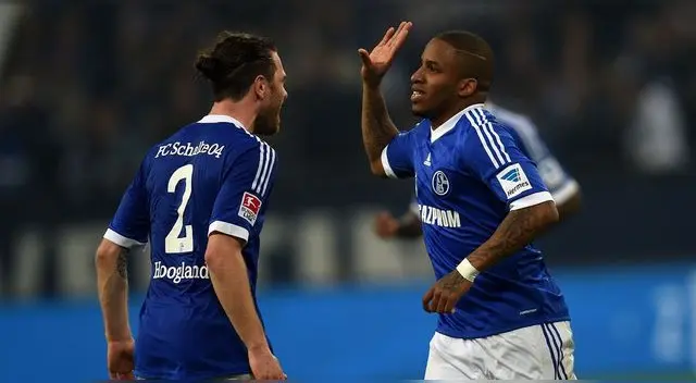 Hinchas del Schalke respaldaron golazo de Farfán. Hinchas del Schalke respaldaron golazo de Farfán.