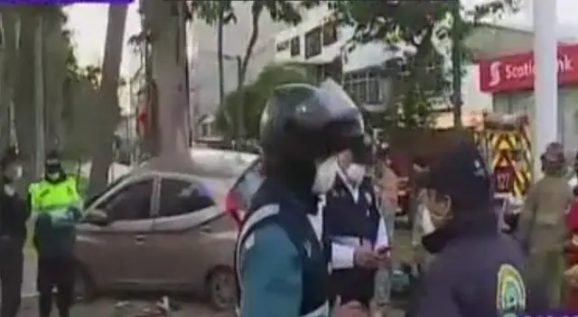 Choque de 2 vehículos en San Borja. Choque de 2 vehículos en San Borja.