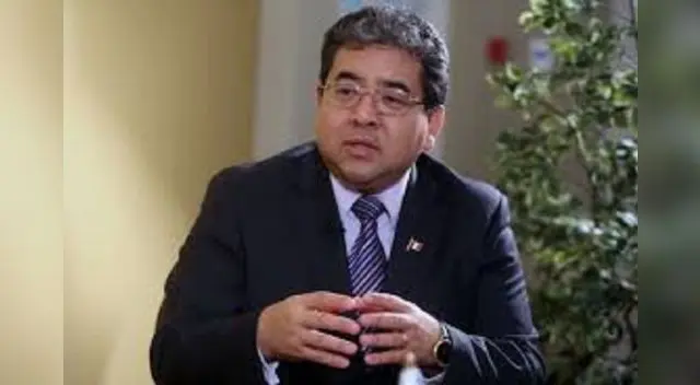 El controlador Nelson Shack visitó el Hospital de Emergencia de Ate para supervisar los implementos de salud para combatir el coronavirus.