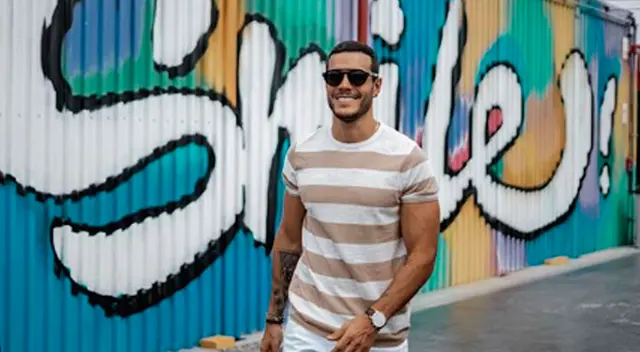 Mario Irivarren posa sonriente para el lente de la cámara. Mario Irivarren posa sonriente para el lente de la cámara.