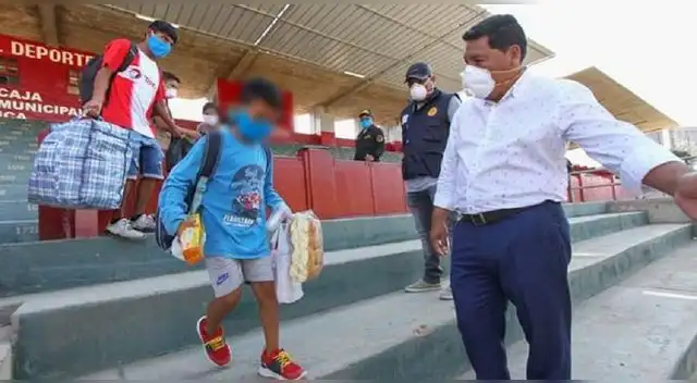 Tras salir negativos en la prueba rápida de descarte por coronavirus, fueron llevados estos ciudadanos de Apurímac a su región.