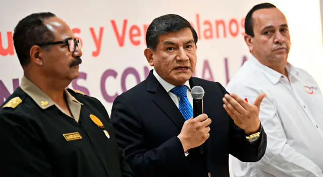 Millonarios sobrecostos se pusieron al descubierto a solo un día de la renuncia de Carlos Morán, donde también estarían involucrados altos mandos militares. Millonarios sobrecostos se pusieron al descubierto a solo un día de la renuncia de Carlos Morán, donde también estarían involucrados altos mandos militares.