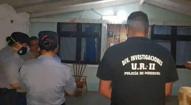 Autoridades hallanaron la casa del policía.
