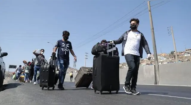Varados de Jaen buscan llegar a su región caminando en vista que no reciben ayuda de las autoridades. Varados de Jaen buscan llegar a su región caminando en vista que no reciben ayuda de las autoridades.