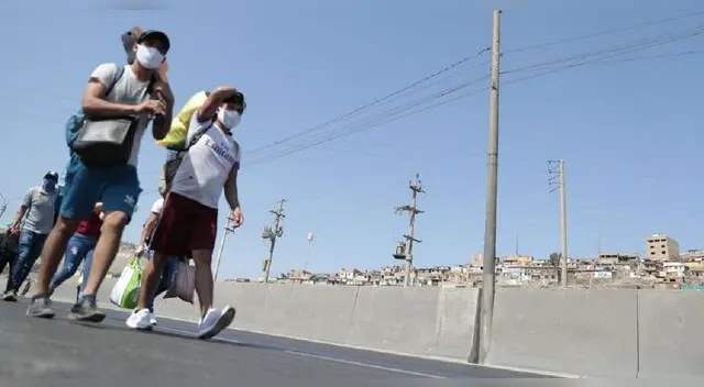 Varados de Jaen buscan llegar a su región caminando en vista que no reciben ayuda de las autoridades. Varados de Jaen buscan llegar a su región caminando en vista que no reciben ayuda de las autoridades.