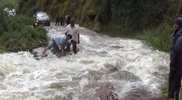 Huancavelica sufre derrumbe en tramo de carretera. Huancavelica sufre derrumbe en tramo de carretera.