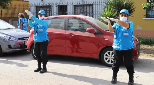 Serenos cantan Feliz Cumpleaños a los vecinos de Magdalena. Serenos cantan Feliz Cumpleaños a los vecinos de Magdalena.