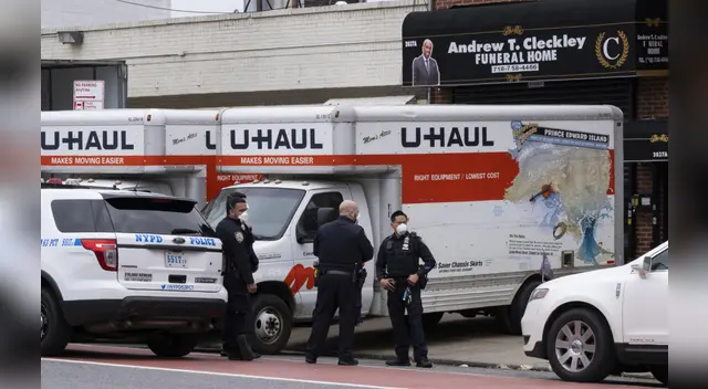 La policía ha iniciado la investigación del insólito caso y aún no se sabe si los cuerpos están infectados de coronavirus. La policía ha iniciado la investigación del insólito caso y aún no se sabe si los cuerpos están infectados de coronavirus.