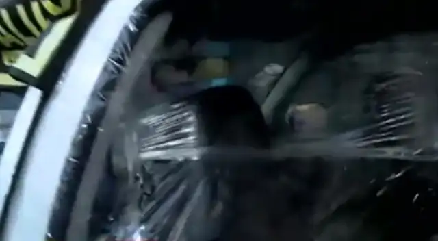 Taxista utilizó papel filma para no contagiarse de COVID-19. Taxista utilizó papel filma para no contagiarse de COVID-19.