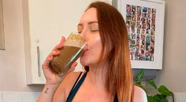 La mujer viene ingiriendo este batido hace tres años. La mujer viene ingiriendo este batido hace tres años.