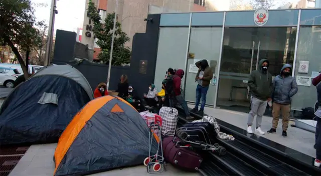 Compatriotas esperan regresar al Perú.