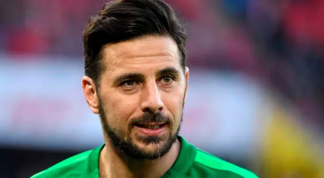 Claudio Pizarro, de momento, sigue entrenando desde su casa en Alemania.