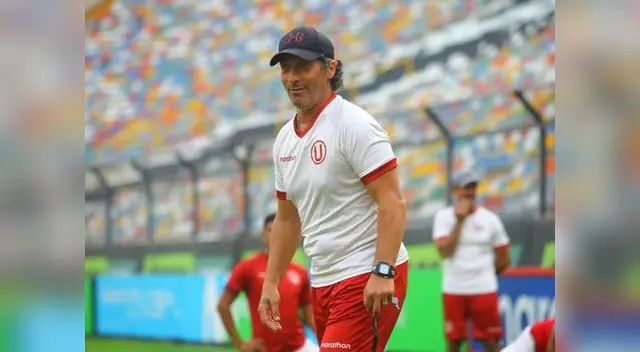 Troglio hace fuerza por Chumpitaz.