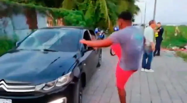 El hombre estalló en cólera. El hombre estalló en cólera.