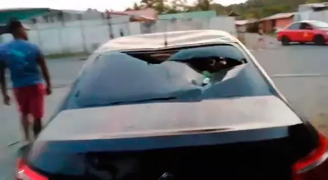 El hombre estalló en cólera. El hombre estalló en cólera.