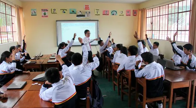 Ministro de Educación analiza opciones de reapertura de clases presenciales en colegios en ciertos sectores. Ministro de Educación analiza opciones de reapertura de clases presenciales en colegios en ciertos sectores.