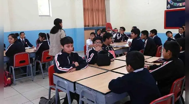 Ministro de Educación analiza opciones de reapertura de clases presenciales en colegios en ciertos sectores. Ministro de Educación analiza opciones de reapertura de clases presenciales en colegios en ciertos sectores.