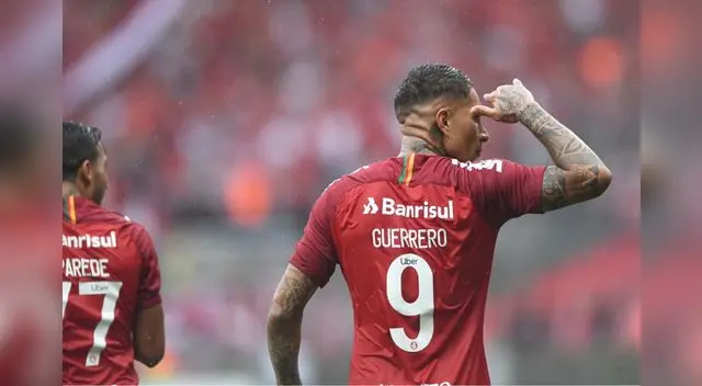Guerrero entre los históricos del fútbol brasileño. Guerrero entre los históricos del fútbol brasileño.