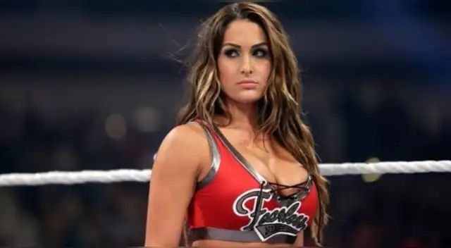 Nikki Bella confesó que los dos actos de violencia ocurrieron cuando tenía 15 y 16 años respectivamente.