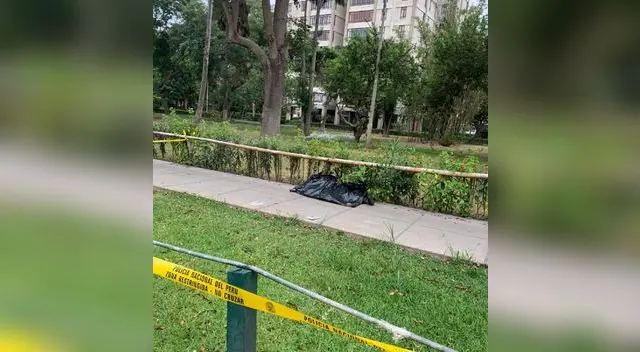 Hasta la zona llegó personal del Ministerio de Salud que se encargó del levantamiento del cadáver.