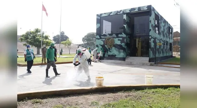 Municipalidad de Villa María del Triunfo colaboró con la fumigación de la Escuela de Paracaidistas de Chorrillos.
