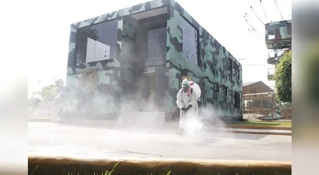 Municipalidad de Villa María del Triunfo colaboró con la fumigación de la Escuela de Paracaidistas de Chorrillos.